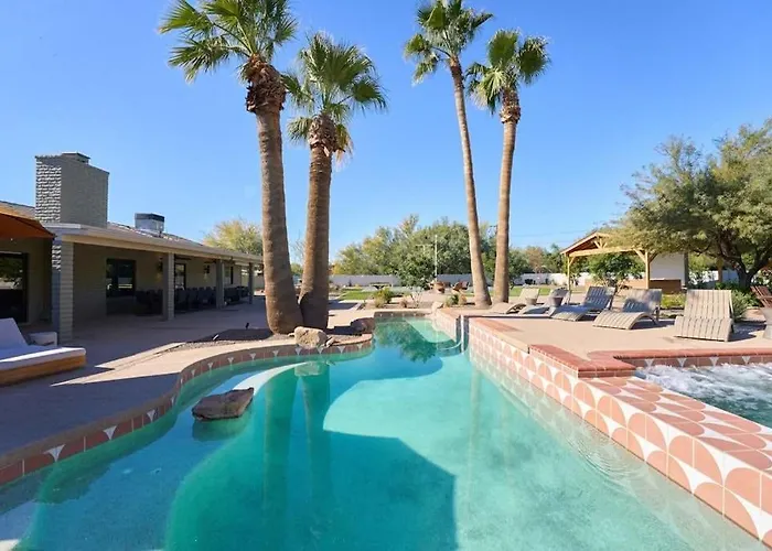 Luxe Private Compound Heated Pool And Holiday home