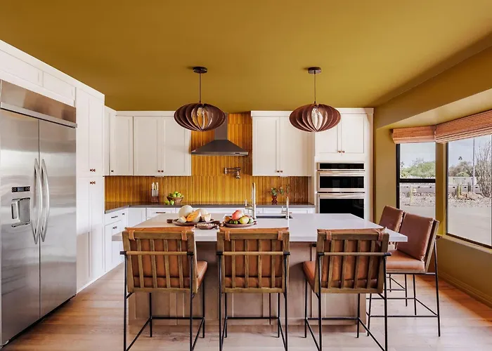 Luxe Private Compound Heated Pool And Holiday home Scottsdale