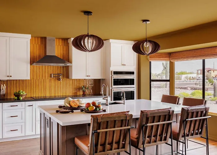Luxe Private Compound Heated Pool And Holiday home Scottsdale