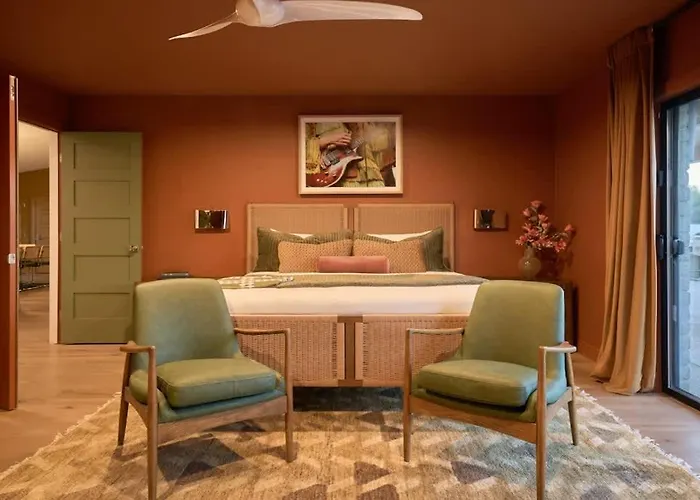 Luxe Private Compound Heated Pool And Holiday home Scottsdale