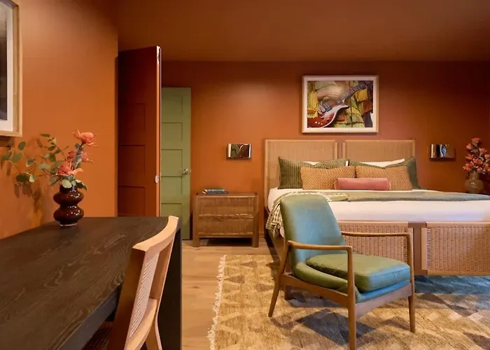 Luxe Private Compound Heated Pool And Holiday home Scottsdale