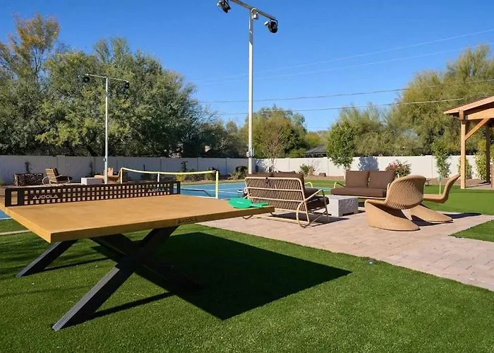 Luxe Private Compound Heated Pool And Holiday home *