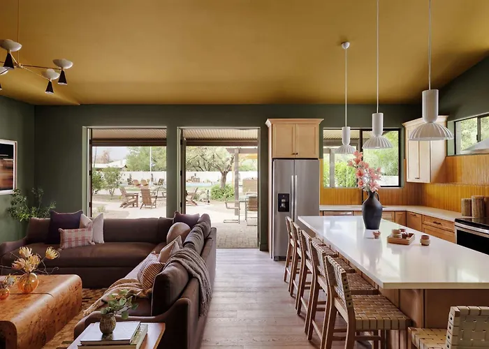 Luxe Private Compound Heated Pool And Holiday home