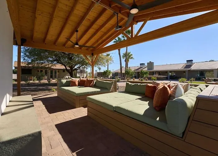 Luxe Private Compound Heated Pool And Holiday home Scottsdale