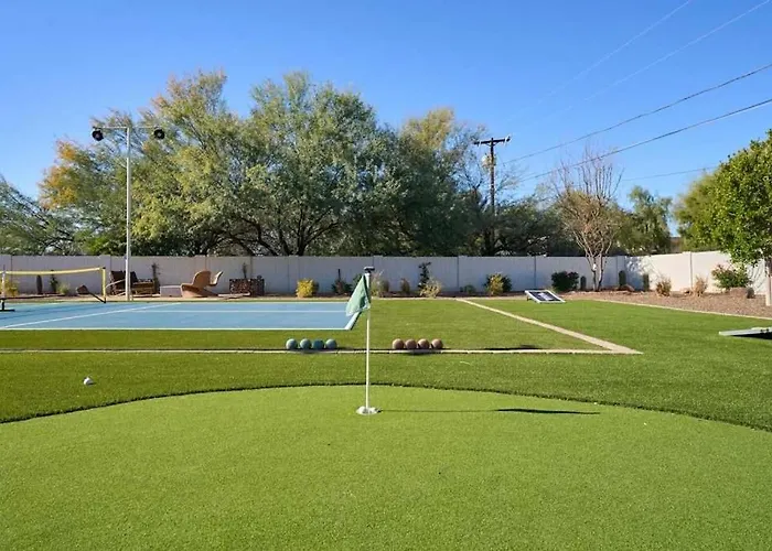 Luxe Private Compound Heated Pool And Holiday home *