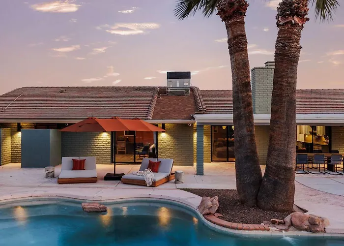 Luxe Private Compound Heated Pool And Holiday home *
