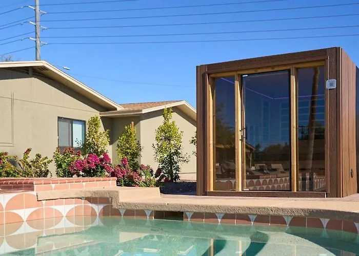 Luxe Private Compound Heated Pool And Holiday home Scottsdale