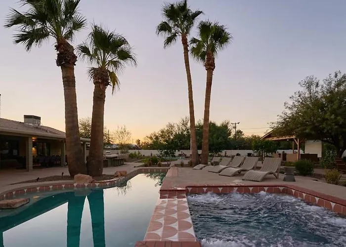 Luxe Private Compound Heated Pool And Holiday home Scottsdale