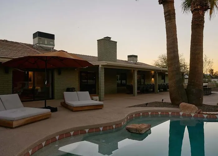 Luxe Private Compound Heated Pool And Holiday home *